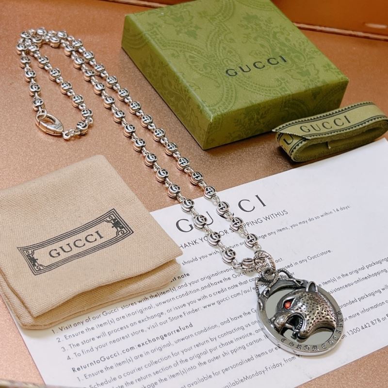 G*u*i necklaces